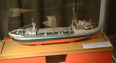 Лодка тутраканка и плаваща воденица акостираха в музея