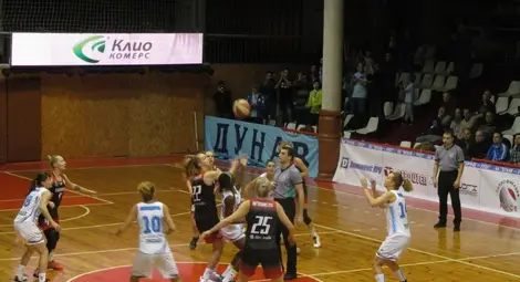 "Дунав 8806" наказа "Нефтохимик 2010" в Русе