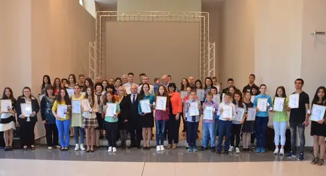 39 отличници получиха  грамоти от кмета Стоилов