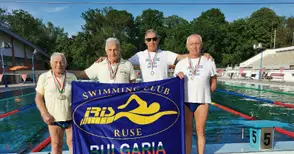 Ветераните на „Ирис“ първа сила и на плувен турнир в Унгария