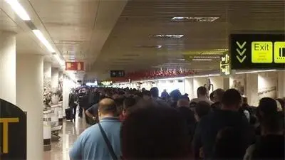 Нюйоркчанин изкарва по 1000 долара седмично от чакане на опашки Нюйоркчанин изкарва по 1000 долара седмично от чакане на опашки