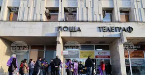 Работещите в „Български пощи“ излязоха на протест в Пловдив с искания за увеличение на основните месечни заплати