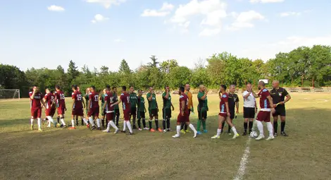 Приятелска среща събра футболни отбори на Ценово и Валя Драгулуй