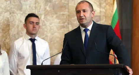 Радев сезира КС за разпоредби от Административнопроцесуалния кодекс