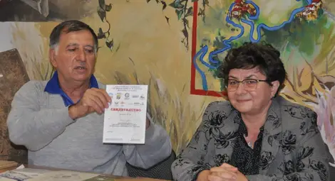 3-годишен малчуган в раница тръгва на 8-километров поход из Поломието