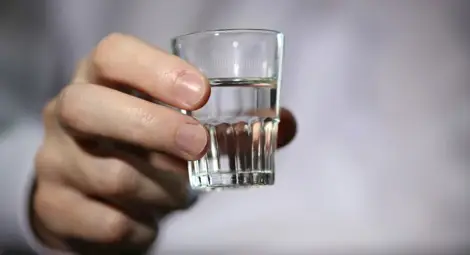 Руският регулатор намали цената на водката Руският регулатор намали цената на водката