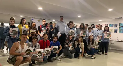 Младежи на среща с Любо Ганев - човек, когото с удоволствие биха следвали, образец за труд и дисциплина /галерия/ Младежи на среща с Любо Ганев - човек, когото с удоволствие биха следвали, образец за труд и дисциплина /галерия/