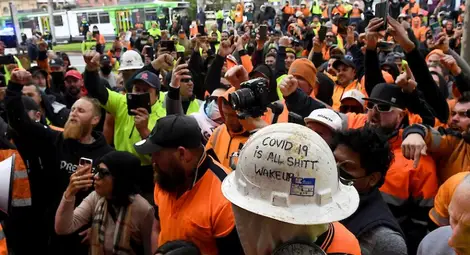 Стотици на протест срещу локдауните и ваксините в Мелбърн