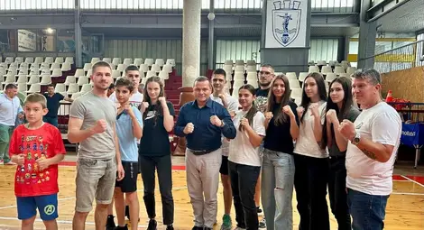 Открит разговор срещу агресията: Кметът Пенчо Милков се срещна с над 150 деца от бойните спортове в Русе