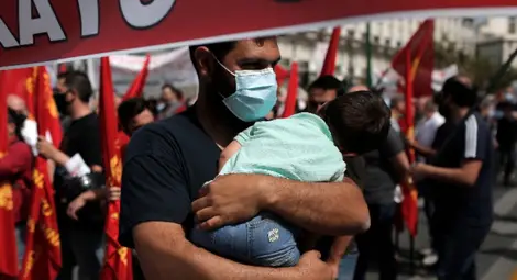 Транспортът в Гърция е блокиран заради стачка срещу промени в трудовото законодателство