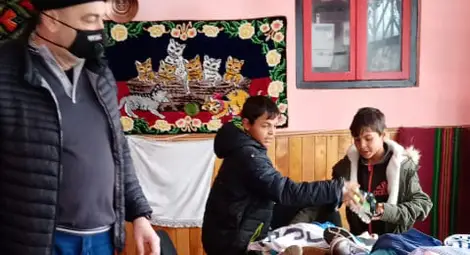 Германия изпрати дрехи и обувки на деца в нужда в Караманово