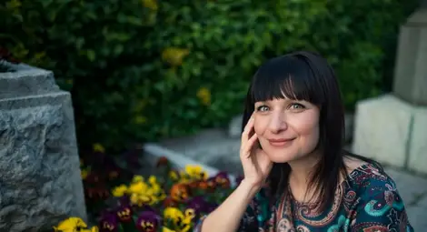 Виктория Бешлийска: В &bdquo;Сърце&ldquo; пред читателя просиява същински светец, а Творецът придобива конкретен образ