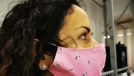 Русенската фирма „Антоан Вилл“ пренасочи производството към защитни маски Русенската фирма „Антоан Вилл“ пренасочи производството към защитни маски