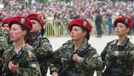 И жените ще се водят на военен отчет