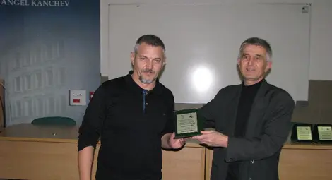 Две табла припомнят създаването  на Юношеския туристически съюз