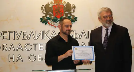 18 учители, университетски преподаватели и културни дейци бяха отличени от областния управител на Русе Драгомир Драганов по случай 24 май 18 учители, университетски преподаватели и културни дейци бяха отличени от областния управител на Русе Драгомир Драганов по случай 24 май