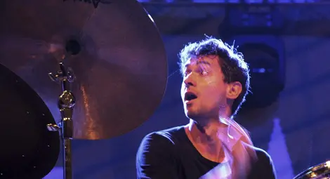 Британец постави рекорд за свирене на барабан Британец постави рекорд за свирене на барабан