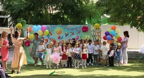 С песни, танци и балони в небето откриха учебната година  в русенската детска градина &bdquo;Слънце&ldquo;