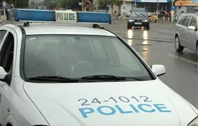 Хванаха 16-годишен беглец от интернат, крал и заплашил баба с нож в Свищовско