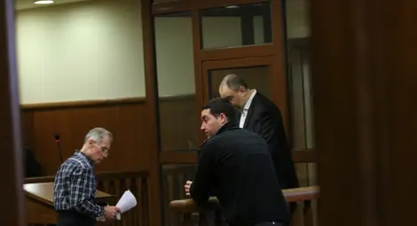 Задържаните за &ldquo;кокаиновите&rdquo; кашони с плодове остават под стража