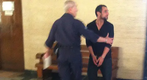 26-годишен скъсал ушите на баба,  за да осигури пари за аборт