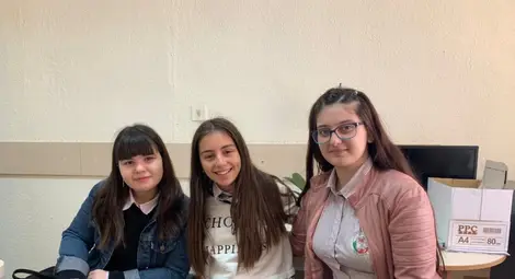 Мелис Адем, Бетиже Акова и Габриела Ангелова (от ляво надясно на снимката)