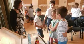 Дървени колички и самоходни калинки  показват историята на чешката играчка