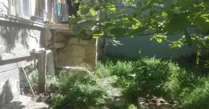 Наемател с неплатен ток запали със свещи къща на „Жилфонд“