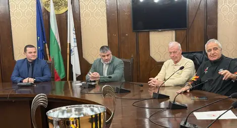 Кметът на Русе Пенчо Милков отличи волейболистките на ВК &bdquo;Любо Ганев &ndash; Автосвят&ldquo; за спечелената Купа на България