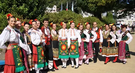 &bdquo;Кукери&ldquo; канят на събор с народни носии и старовремски манджи по Петковден