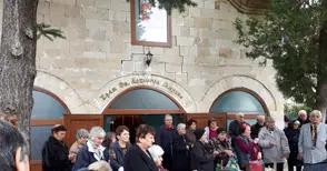 Кошовчани почетоха Архангеловден с литургия и курбан за всички