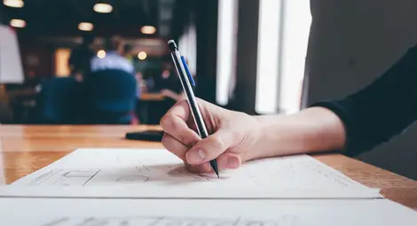 Мозъчната активност на човека е по-голяма при ръчно писане на хартия