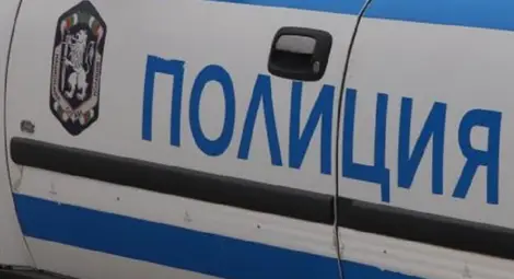 Гост пратен в болницата с пукната глава след удар с чук