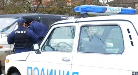 Деца нападнаха старец с нож, за да го ограбят