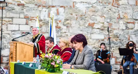 Първият випуск на Русенския университет във филиала във Видин получи дипломи на тържествена церемония /галерия/