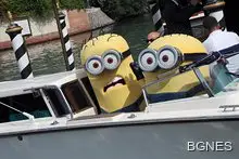 Плюшена играчка спаси момиче, паднало от 3-я етаж Плюшена играчка спаси момиче, паднало от 3-я етаж