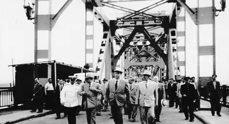 Сталин избира мястото на Дунав мост край Русе