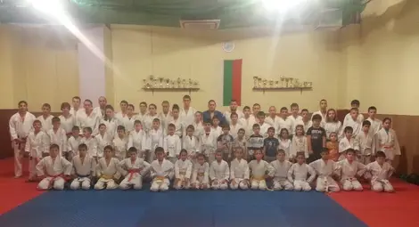 Бойците на &bdquo;Динамо&ldquo; изпращат много щедра спортна година