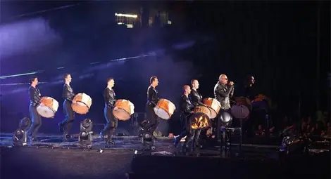 70 хиляди пяха химна под дъжда със Слави Трифонов и "Ку-ку бенд"