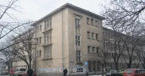 Продават пустеещото от пет години старо Родилно на „Николаевска“