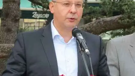 Станишев в Русе: Борисов не е от калибъра на ПЕС, все едно да сравняваш куче със слон 