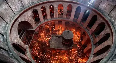 Благодатният огън е Божият подарък  за православните християни