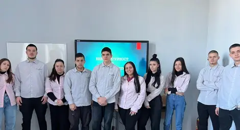 Ученици учат връстници как да се пазят от онлайн опасности