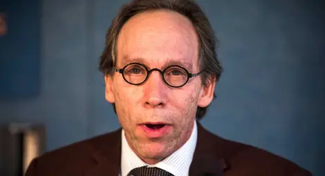 Учен от САЩ: Просветата да учи как да се различава истината от глупостта