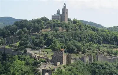 Черпят със средновековни ястия в крепостта Царевец