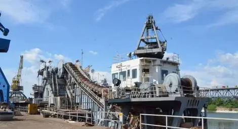 Зациклилата Спортна зала притиска и Дунавски драгажен флот