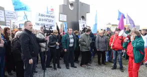 Над 600 човека от „Дунарит“ поискаха оставката на Лукарски