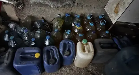 Над 1.2 тона нелегални дизел и бензин иззети от мобилна бензиностанция и имот в Николово