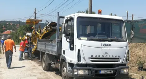 Асфалтират улици в Средна кула,  не видели ремонт от 20 години