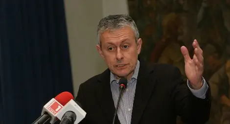 Соломон Паси: Заемите водят България към гръцки сценарий